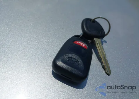 2015 Hyundai Elantra Se z USA, uszkodzony, nr VIN 5NPDH4AE4FH551734